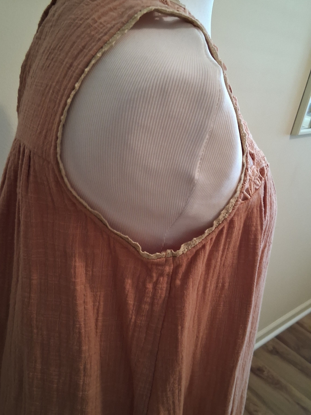 Hem & T H READ Sleeveless Lace Yoke Camisole Top in Blush Peach SMALL NWT - Picture 7 of 13